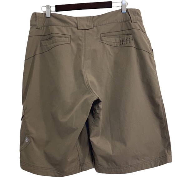 Lululemon Beige Midweight Cargo Shorts Size 36 - Picture 2 of 10